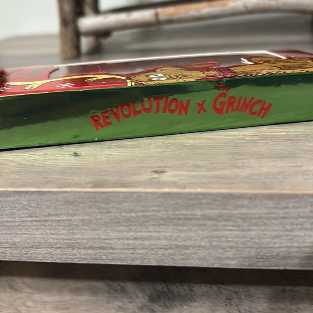 NEW REVOLUTION X The Grinch LITTLE MAX Lip Kit